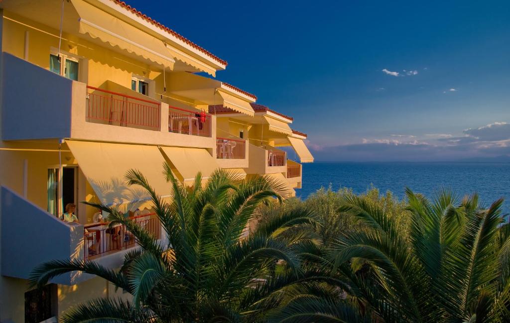 Maistrali Beach Studios — Hotel in Chalkidiki