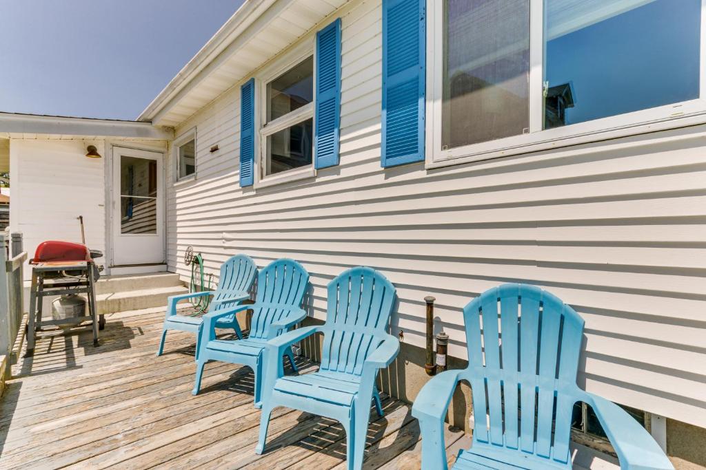 Coastal Westbrook Retreat Less Than 1 Mi to Chapman Beach! (CT