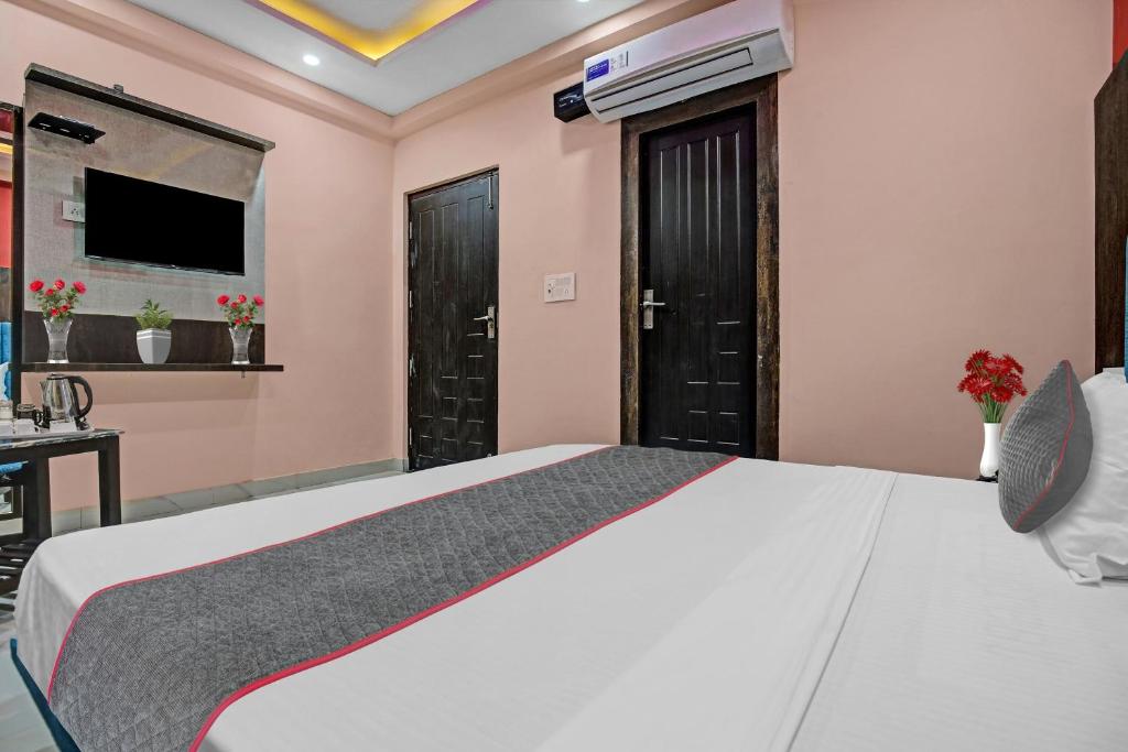 OYO Townhouse 952 Hotel Krishna photo