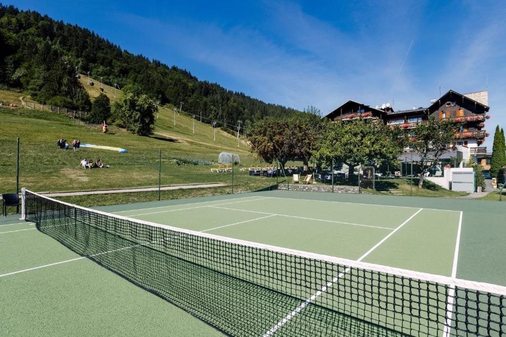 Tennis court