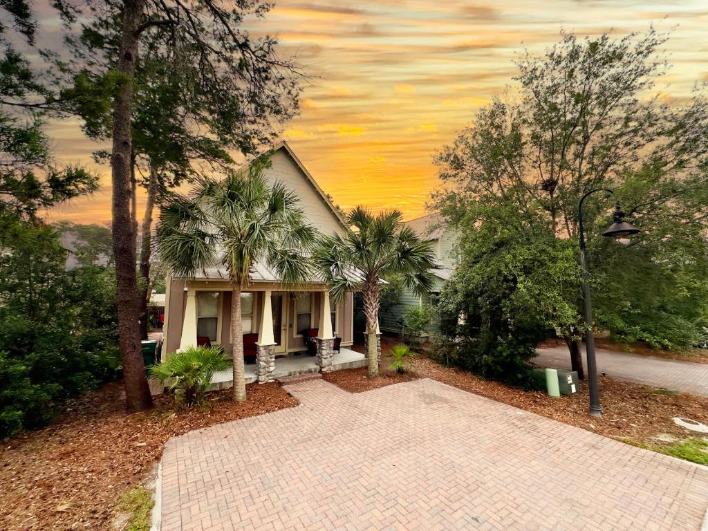 Steps from the Beach! Private Beach Home! Sleeps 10!, Blue Gulf Beach