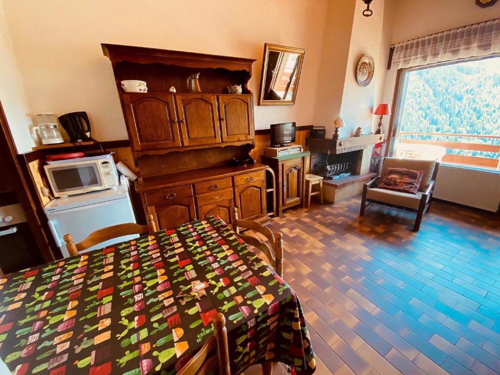 2 pièces cabine sans prétention avec balcon et parking - FR-1-459-47 - 5