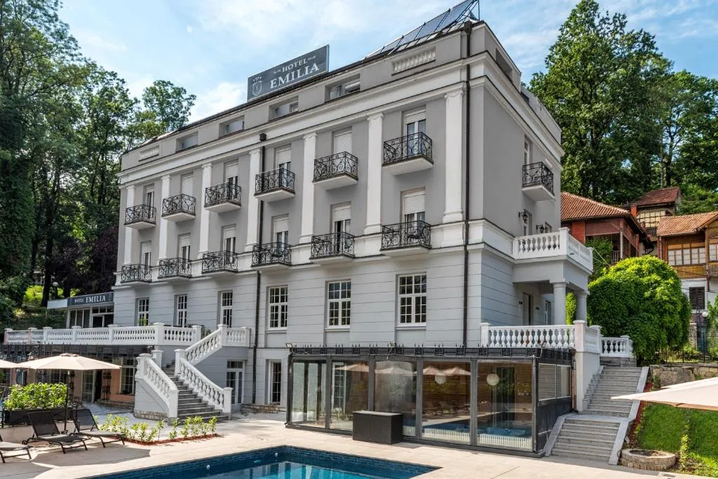 Emilia Lux Rooms，位于弗尔尼亚奇卡矿泉镇的酒店
