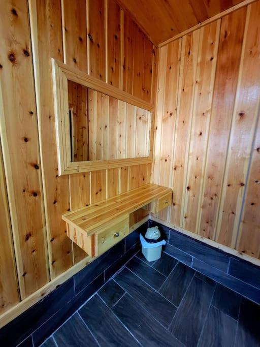 atoom lodge photo