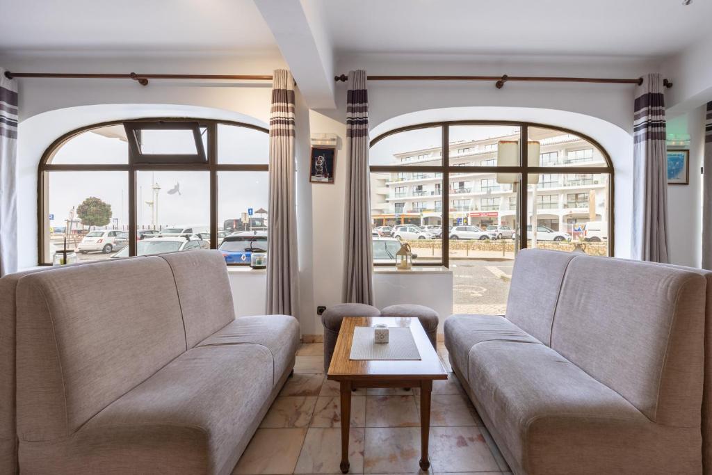 Bar/lounge, Salema Beach Hotel in Budens