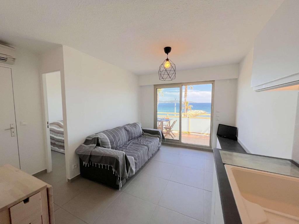 Appartement moderne 2 pièces avec clim, parking à Cavalaire - FR-1-226B-164 - 3