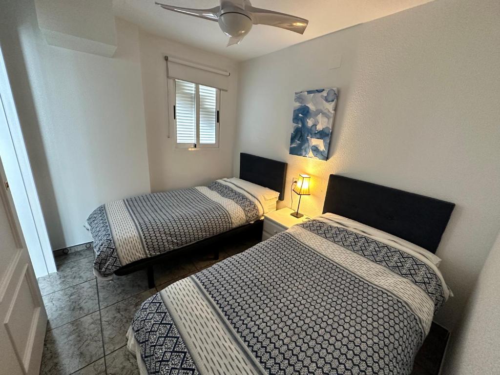 Apartamento mediterraneo, muy centrico, en Plaza Triangular, soleado, con jardines y piscina y la pl photo