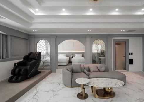 1. 군산 스테이 관..