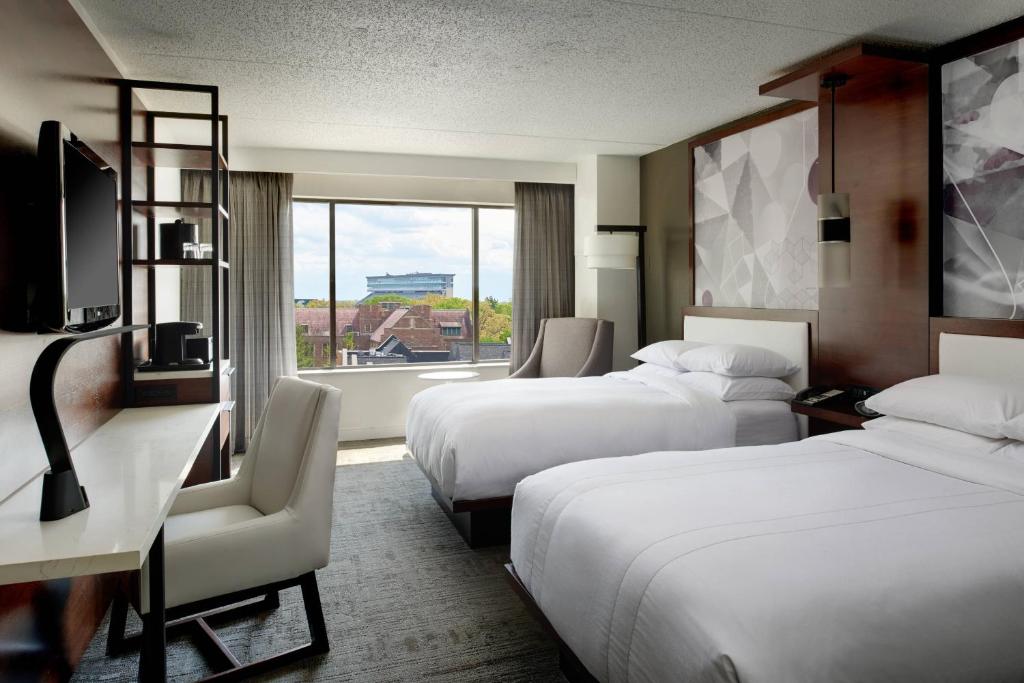 Marriott East Lansing at University Place photo