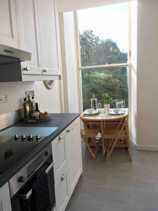 Regency Crescent Apartment, Bath photo 7
