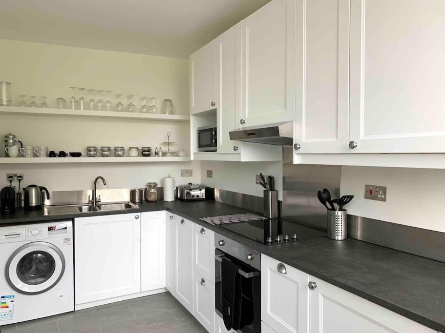 Regency Crescent Apartment, Bath - photo 3