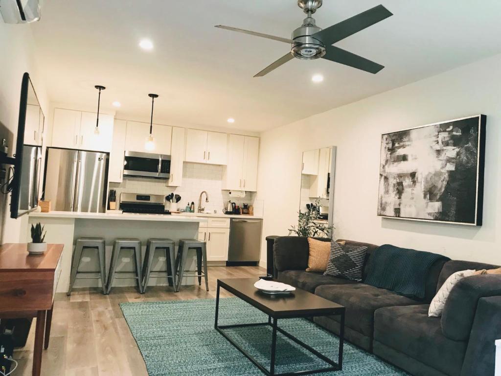 Richmond Manor in El Segundo (CA) reviews, prices of Hotels