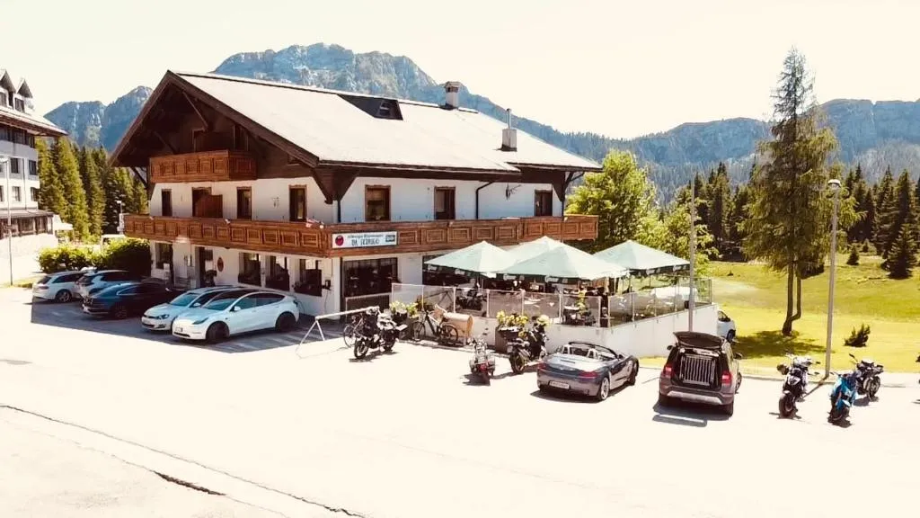 Nassfeld Frühstückspension Wulfenia da Livio, hotel v destinaci Passo Pramollo