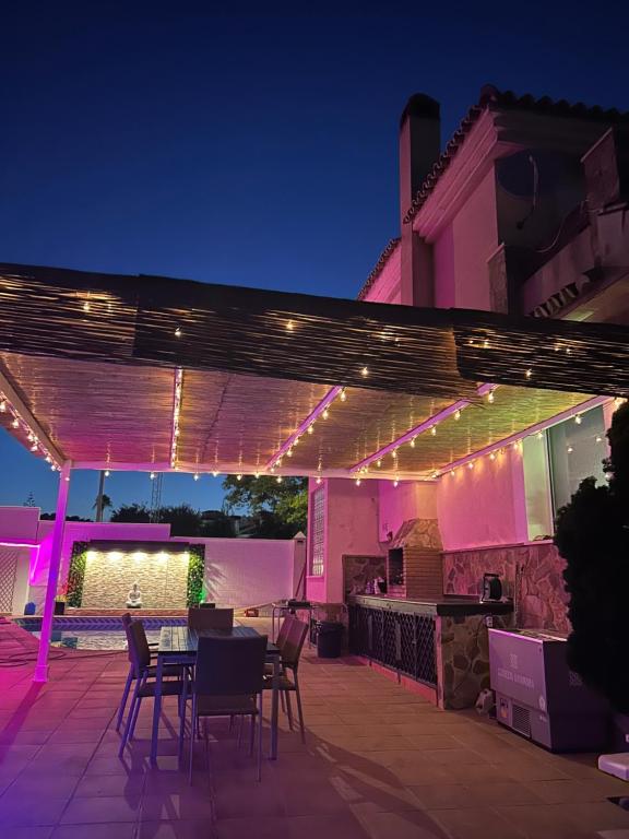 Luxury Sunny Villa - 4