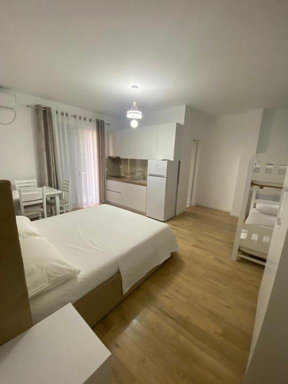 Sempaola Borsh Apartments