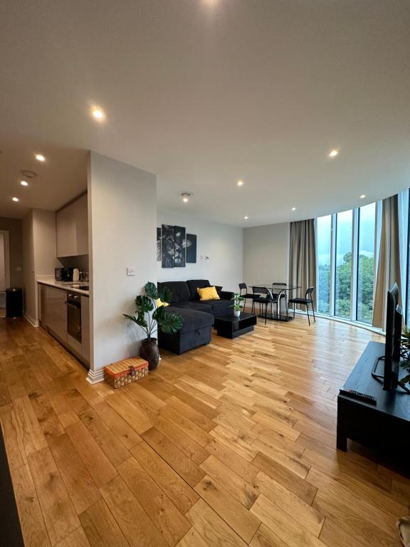 Uxbridge Apartment, Uxbridge