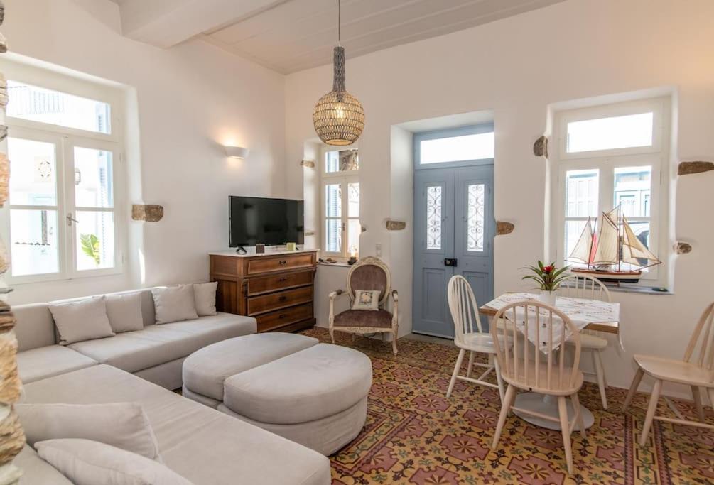 Cycladic house in the heart of Tinos city, Tinos