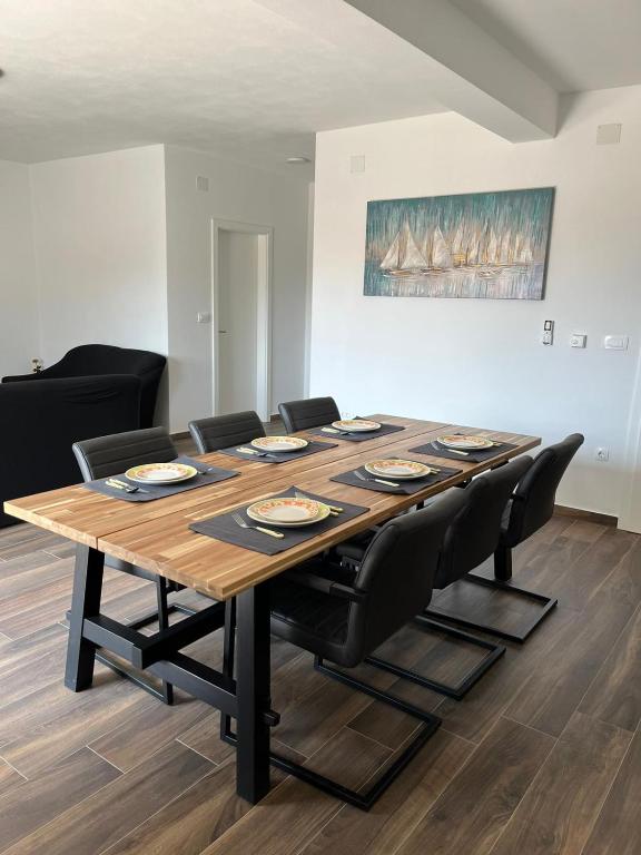 D&J, Biograd na Moru