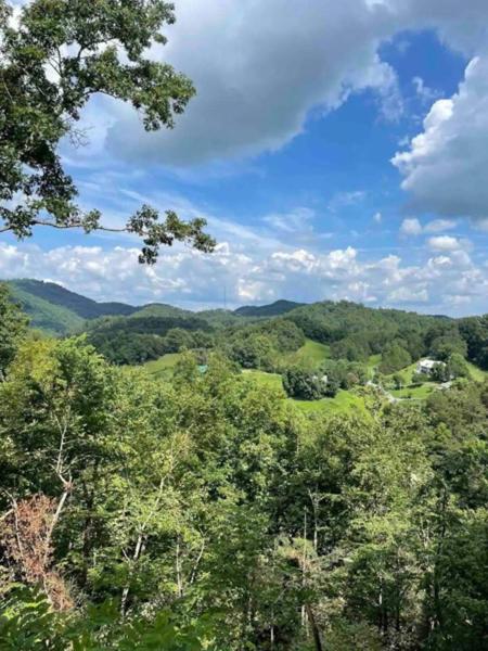 Secret Hideout, Sevierville