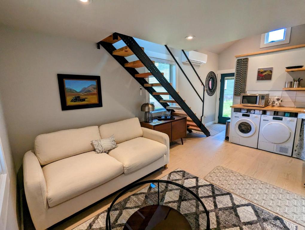 Carriage House, Livingston