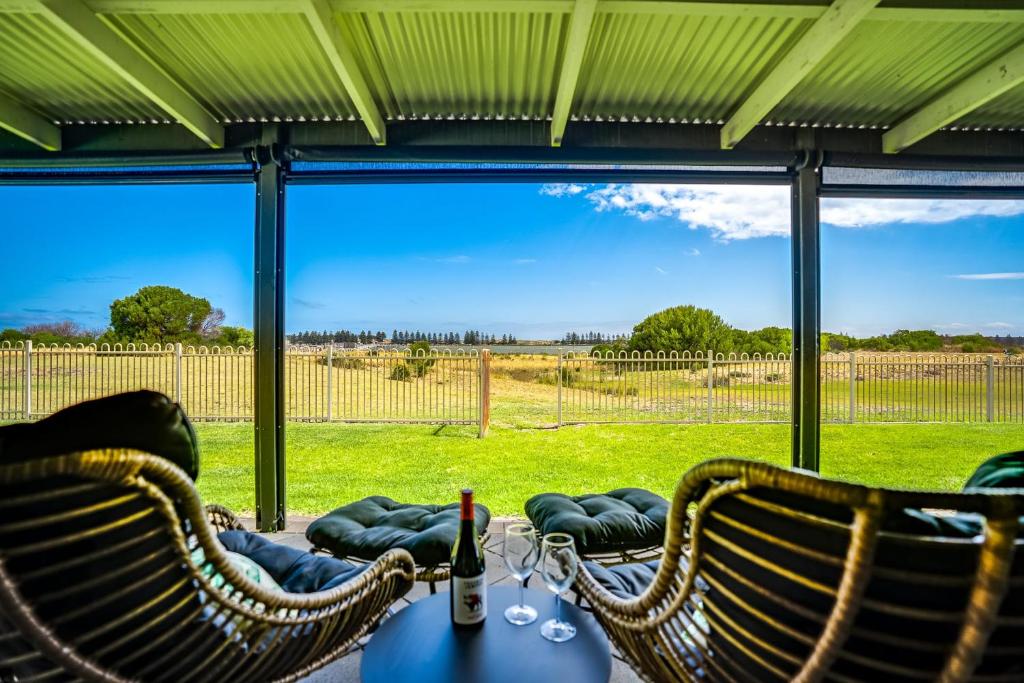 14 Excelsior Pde - BYO Linen - Pets Negotiable - Waterviews, Hindmarsh Island