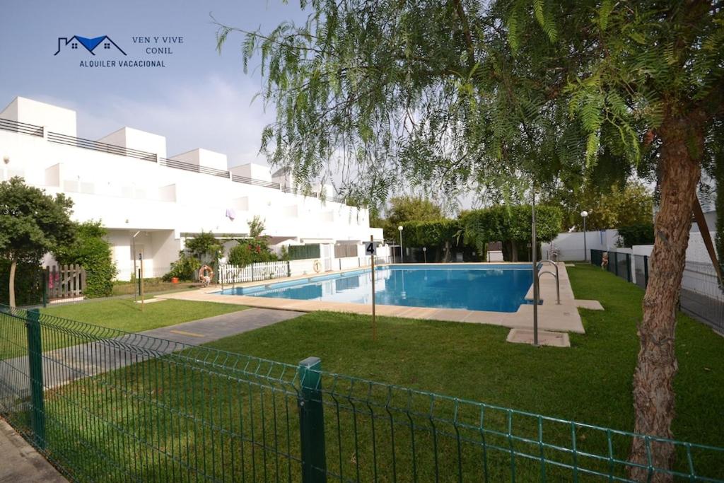 Adosado Familiar con Piscina y Terraza - 1