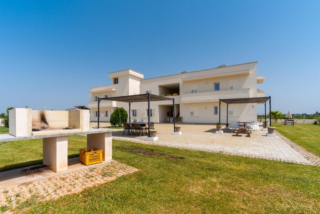 Le scuderie 8, Galatone