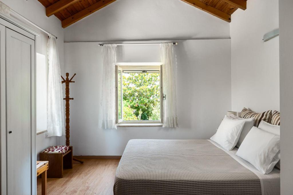 Traditional Rustic Maisonette by Konnect photo