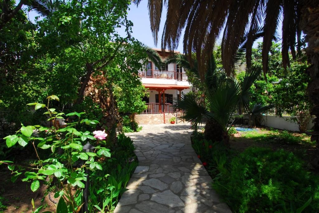 Menelaos Apartments 전경
