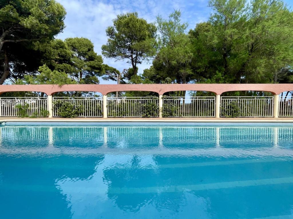 Salles Beach 02 - 1