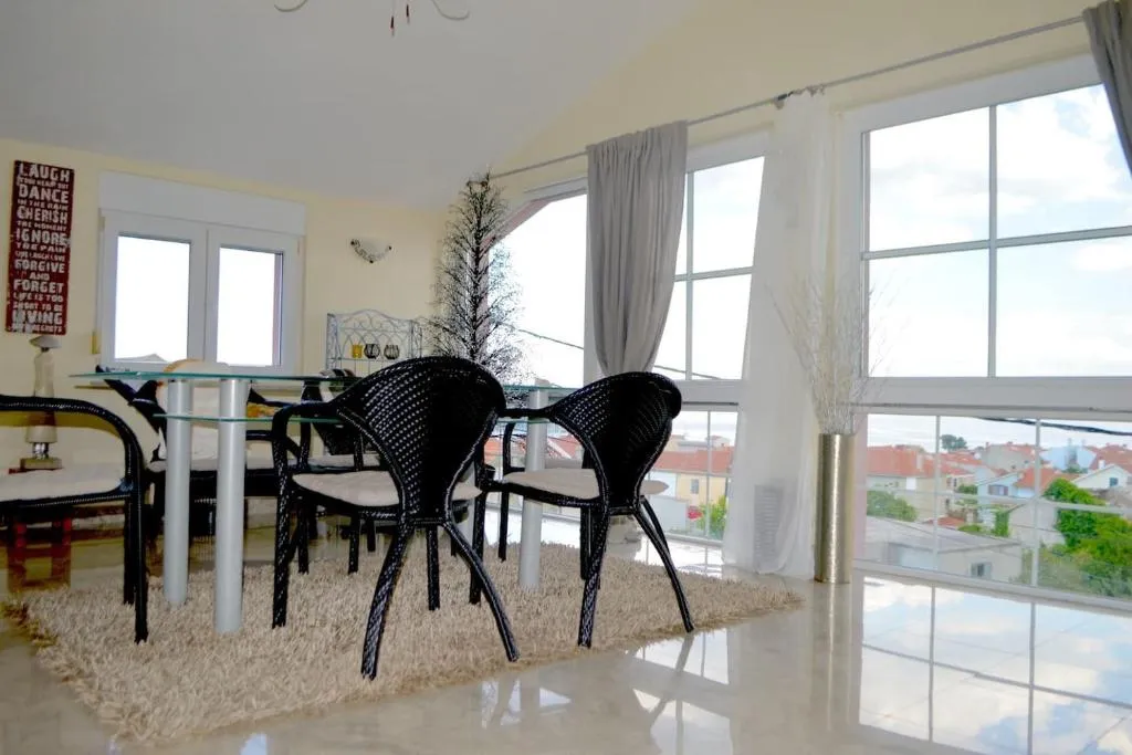 Wohnung mit Meerblick Romy, hotel in Preko