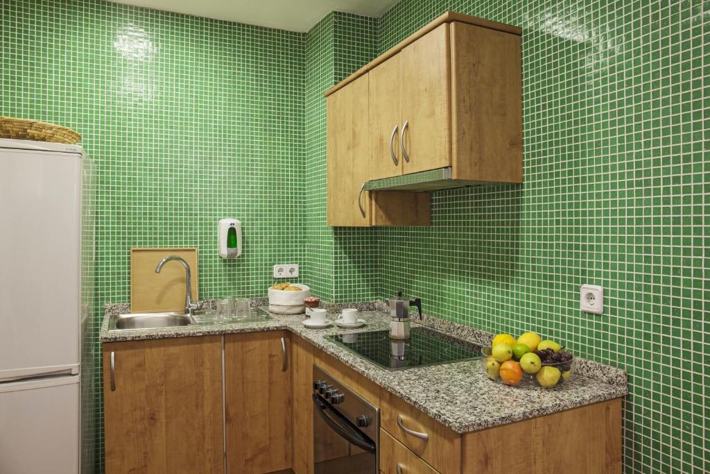 AinB Las Ramblas-Guardia Apartments - 4