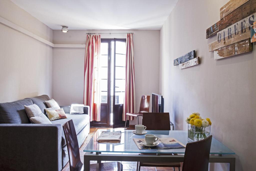 AinB Las Ramblas-Guardia Apartments - 5