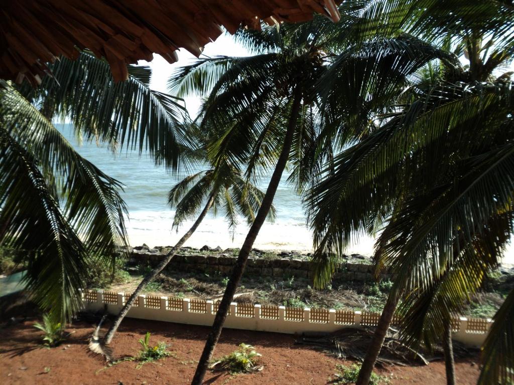 Club 7 Beach Resort photo