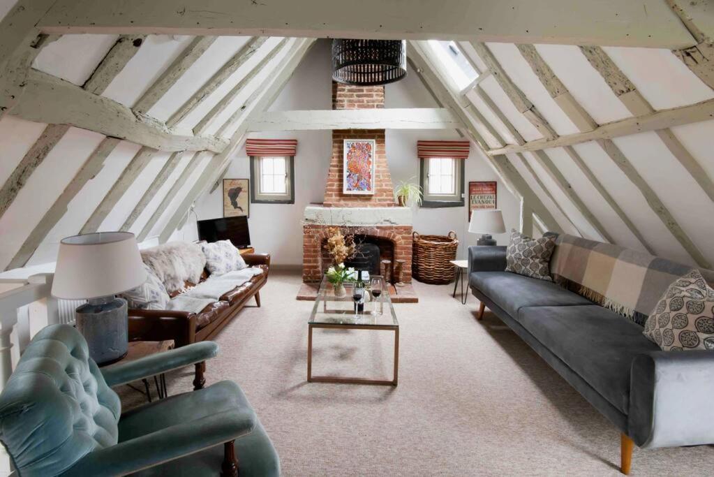 Characterful apartment in the heart of Petworth, Petworth