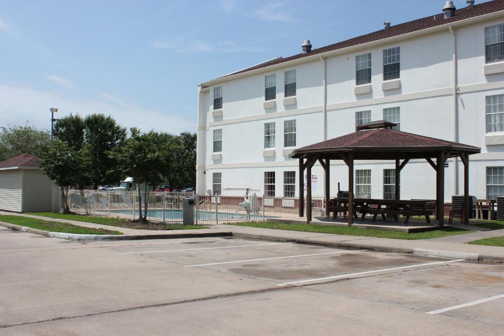 Motel 6-Rosenberg TX Photo 9