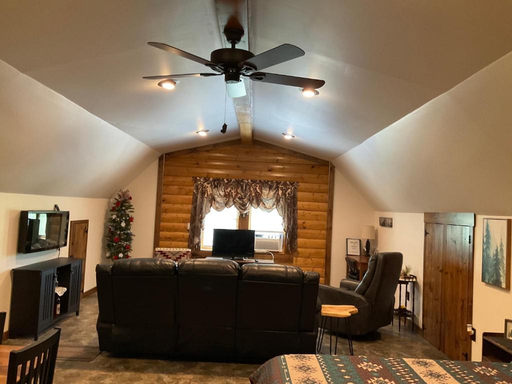 MOJO'S LOFT, South Park