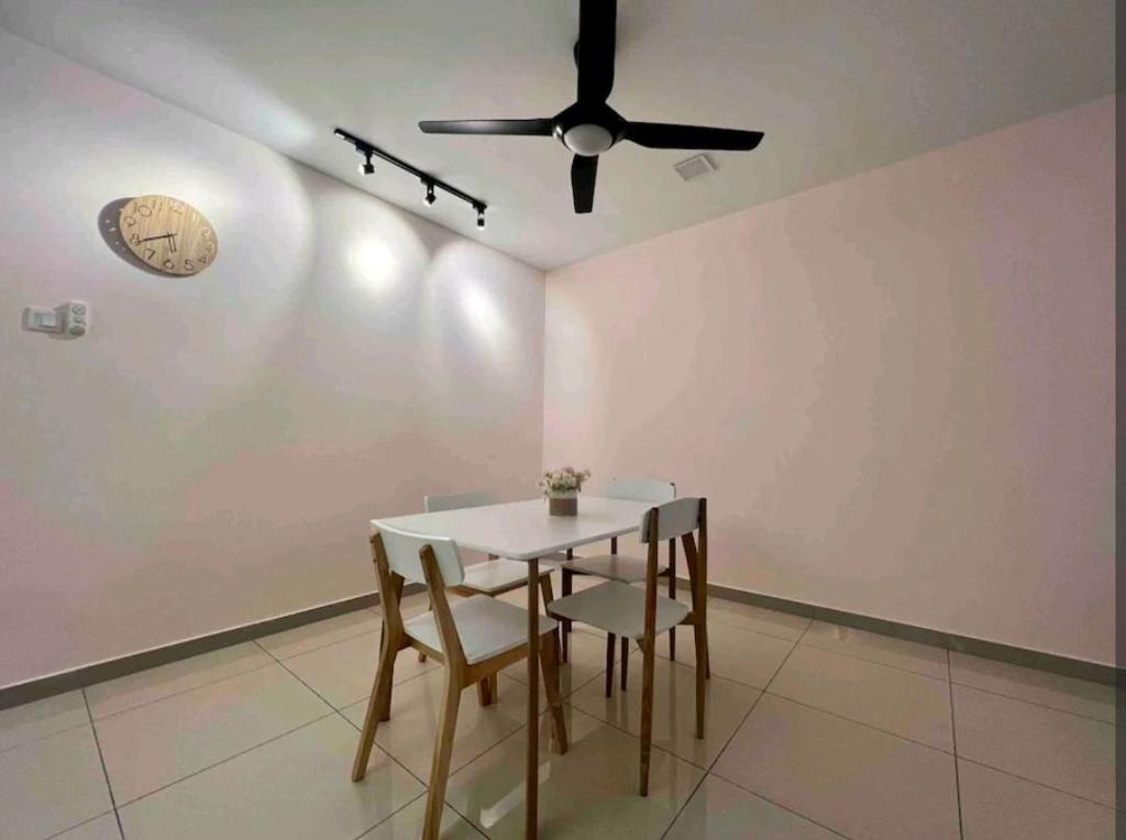 HOMESTAY COMFY CONDO with Waterpark, Pool, Playground & Gym photo