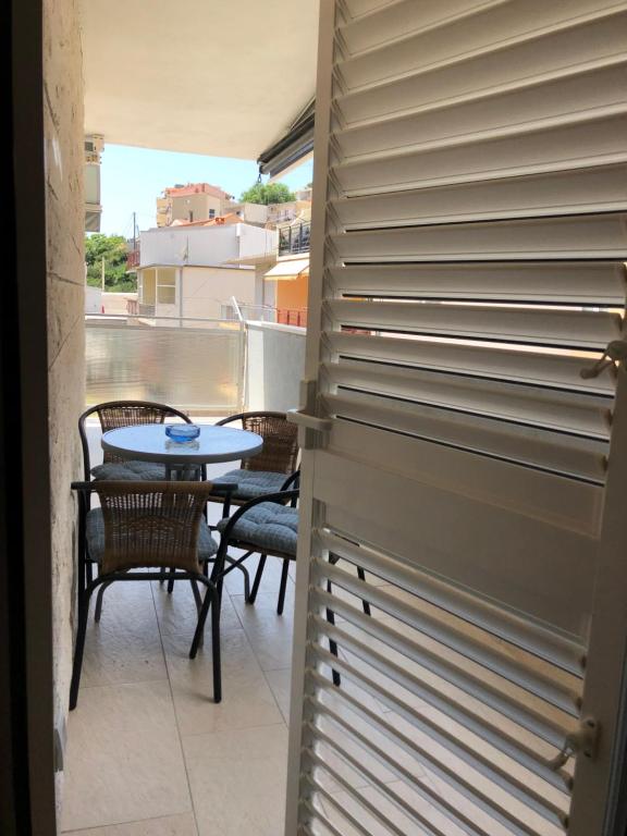 Omis - private Ensuite room with balcony - hotel style, Omiš