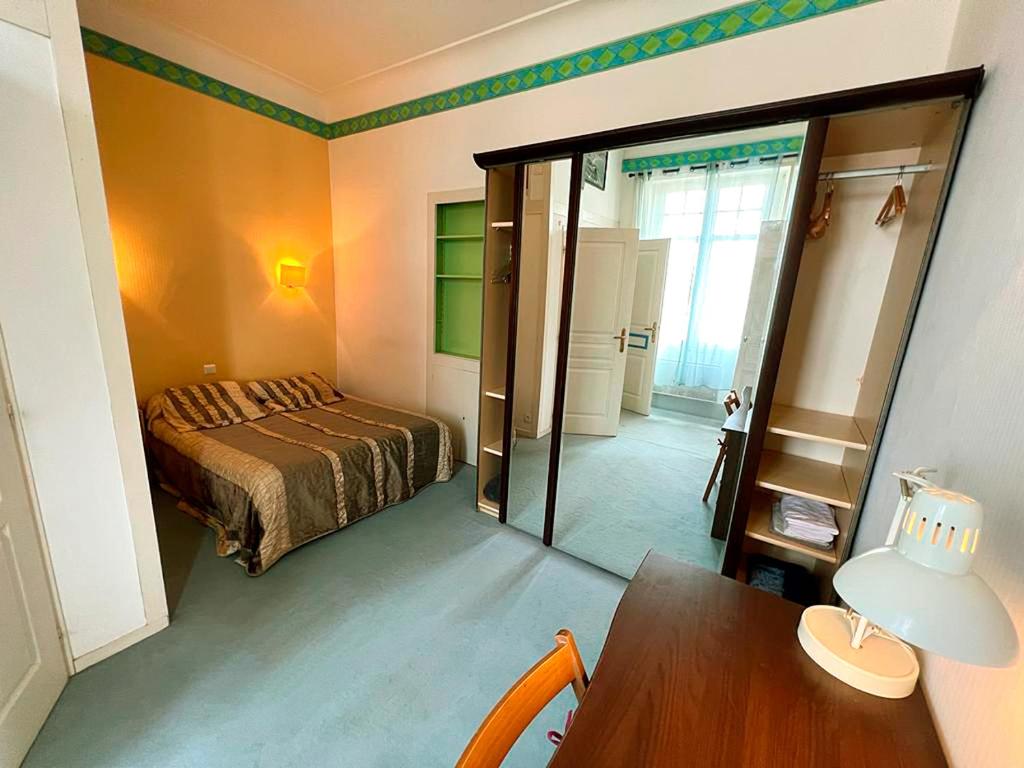 T2 à pied de plage sur ancien hôtel chic, samedi a samedi - 1