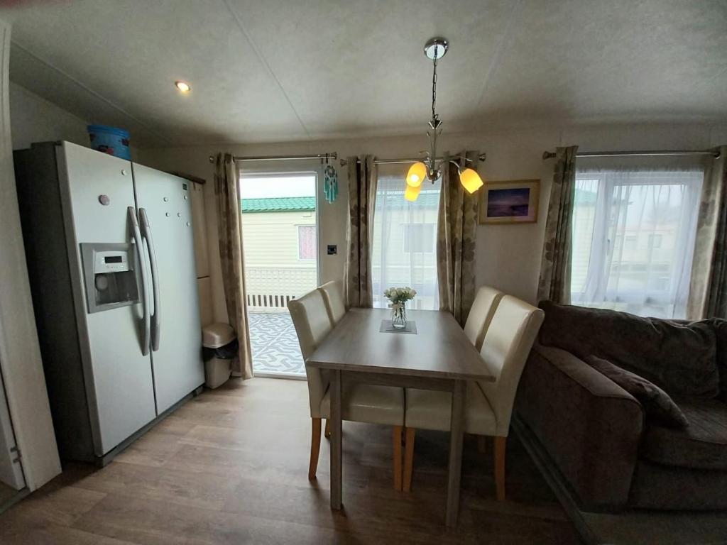 Luxury 8 and 6 Berth Caravans, St Osyth photo 8