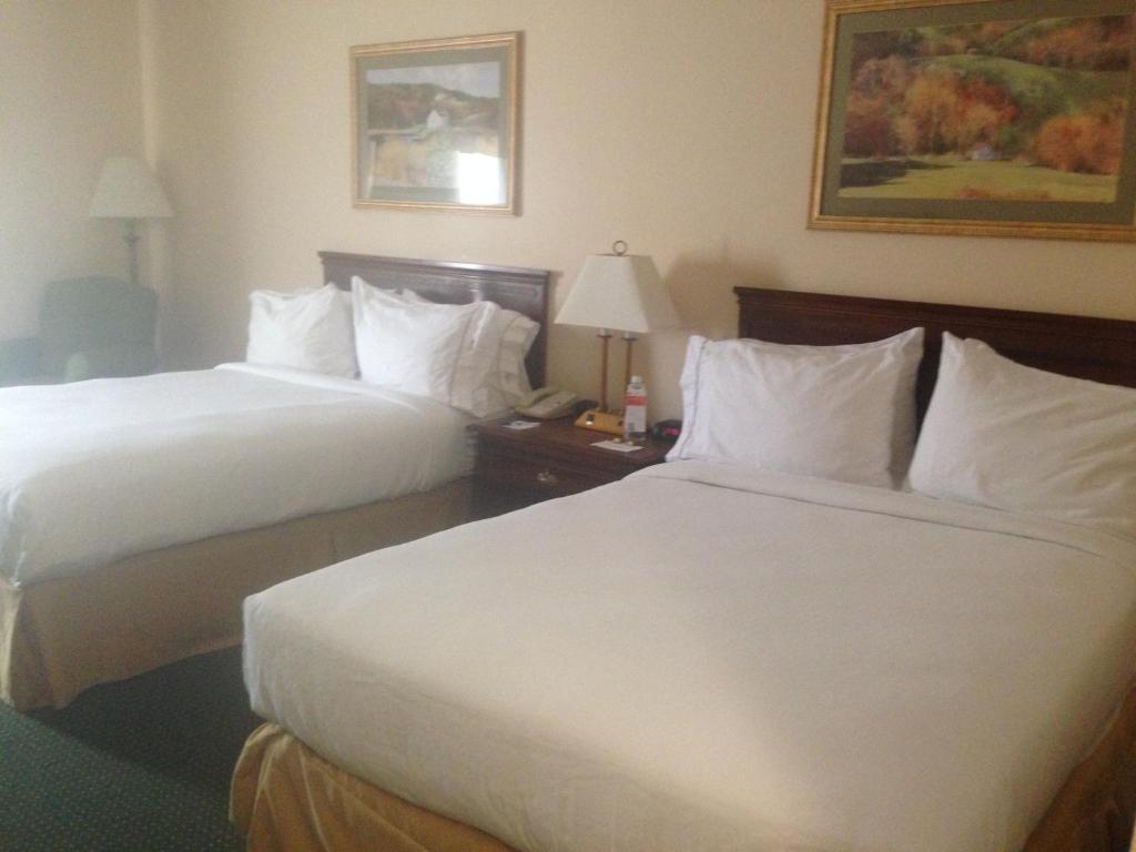 Holiday Inn Express Mount Pleasant- Scottdale photo
