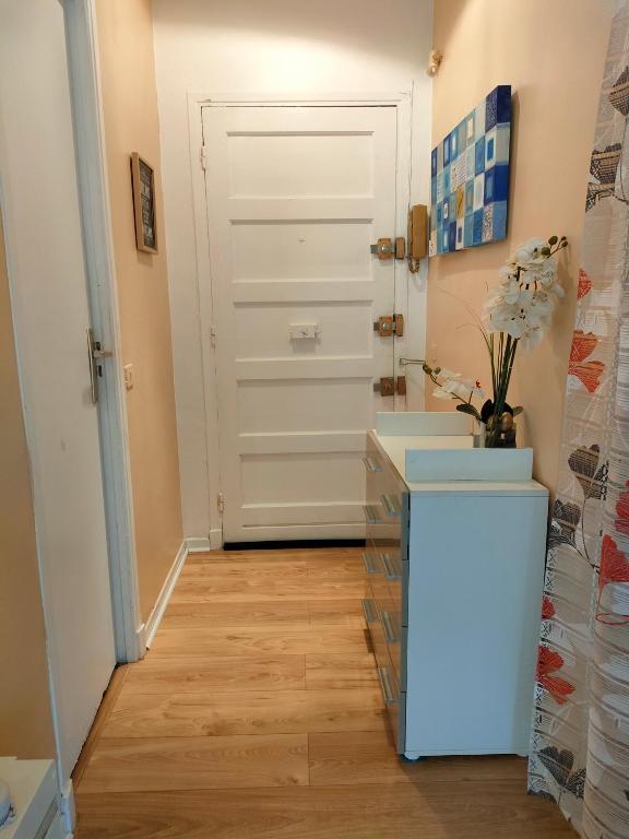 Bel appartement à 5 min du port de la place Garibaldi et du vieux Nice Beautiful apartment 5 minutes from port Place Garibaldi ans Old Nice - 3