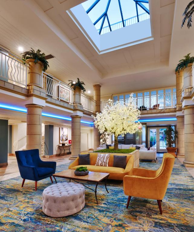Atrium Hotel At Orange County Airport photo