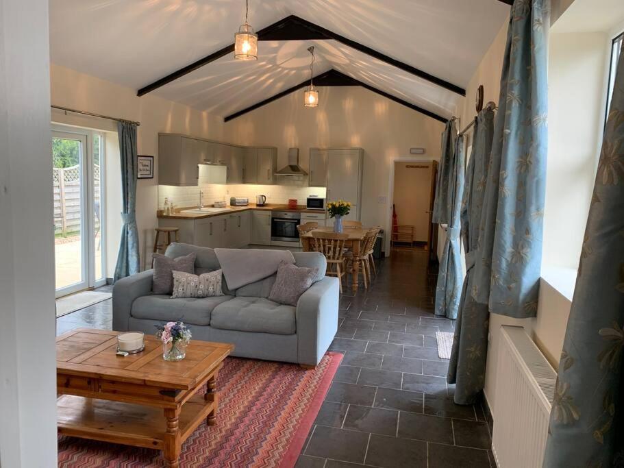 The Old Dairy, Mersham