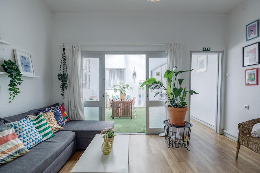 Travel & Live Porto Hostel photo