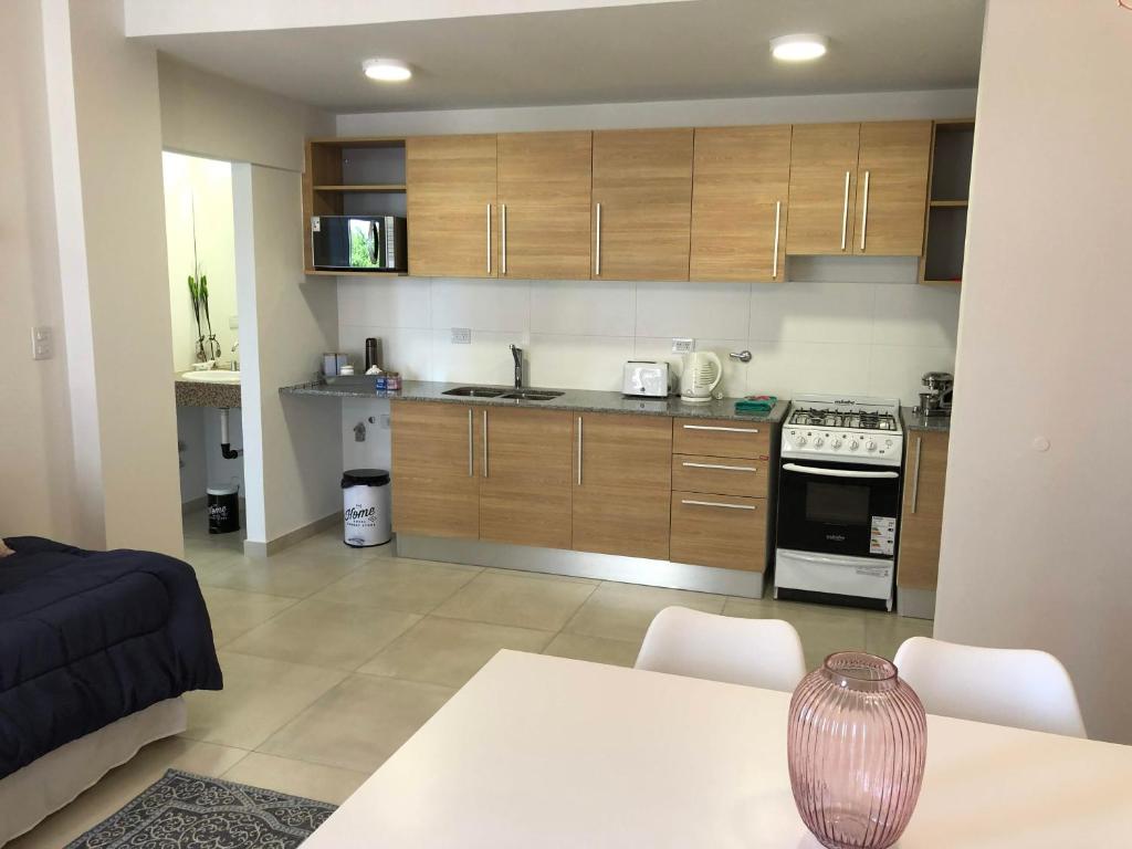 Elio VII Suite, Cipolletti