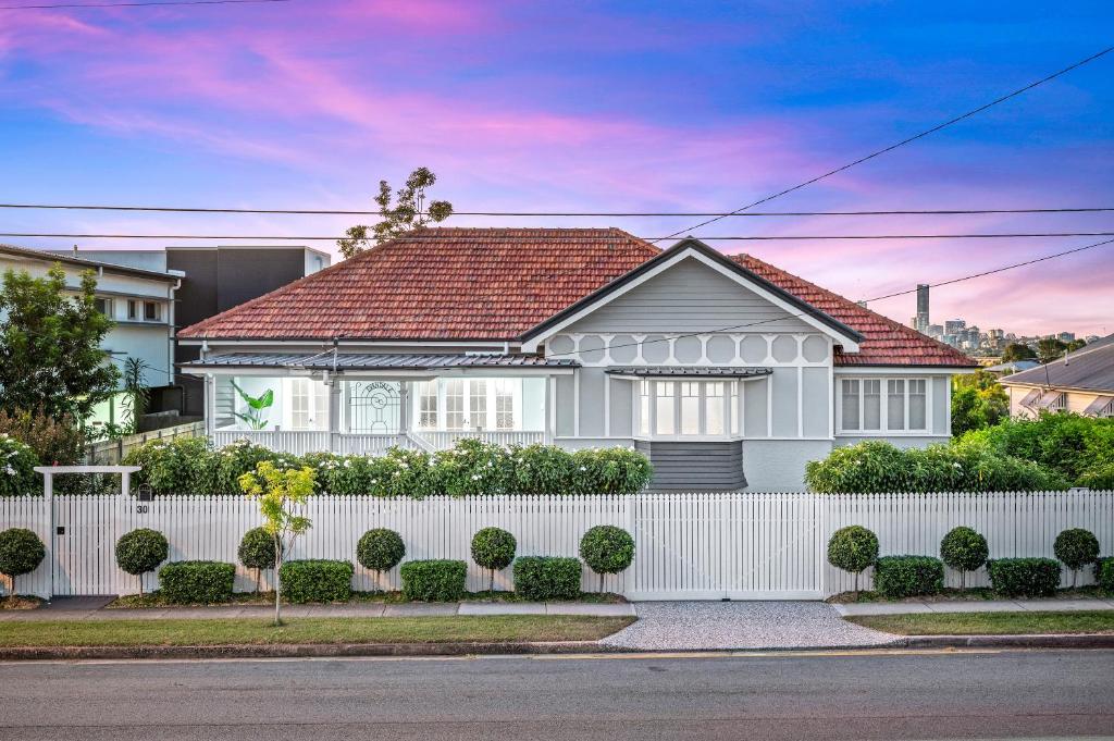 Evandale, 1920’s Historic ,Stunning and Modern home with amazing City views, Brisbane