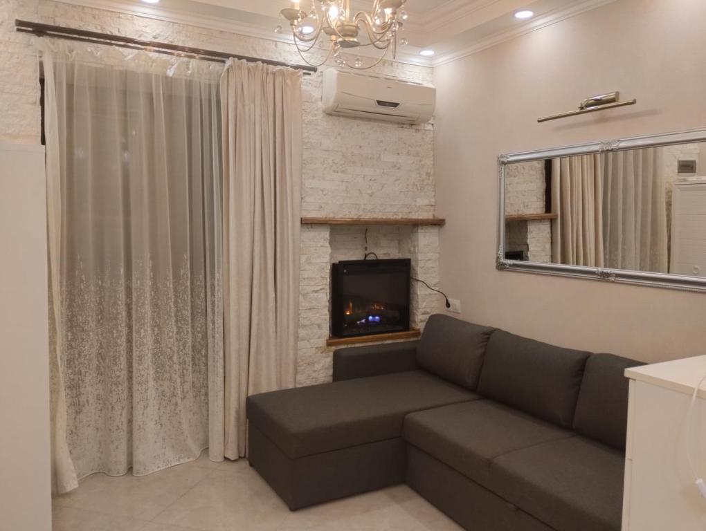 room in sololaki, Tbilisi