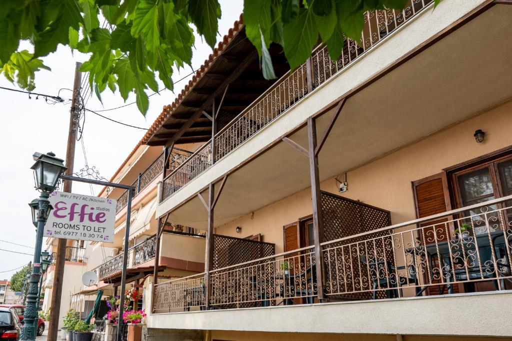 Effie Rooms, Kallithea